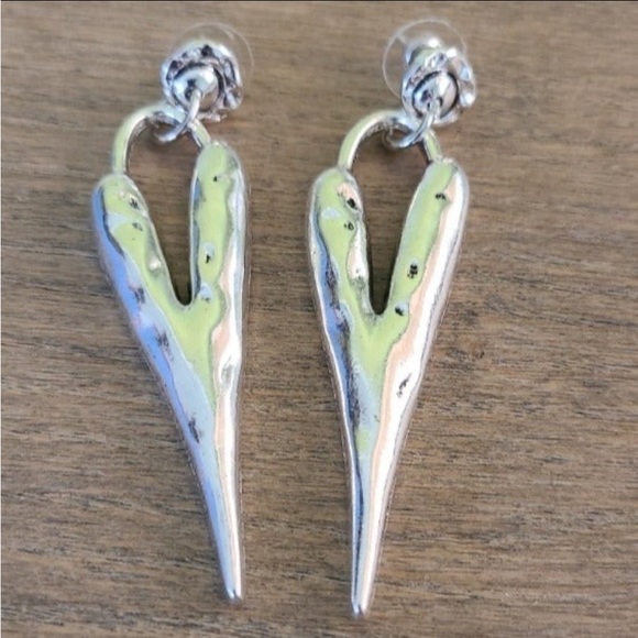 Melted Heart - Boho Earrings - Picture 4 of 9